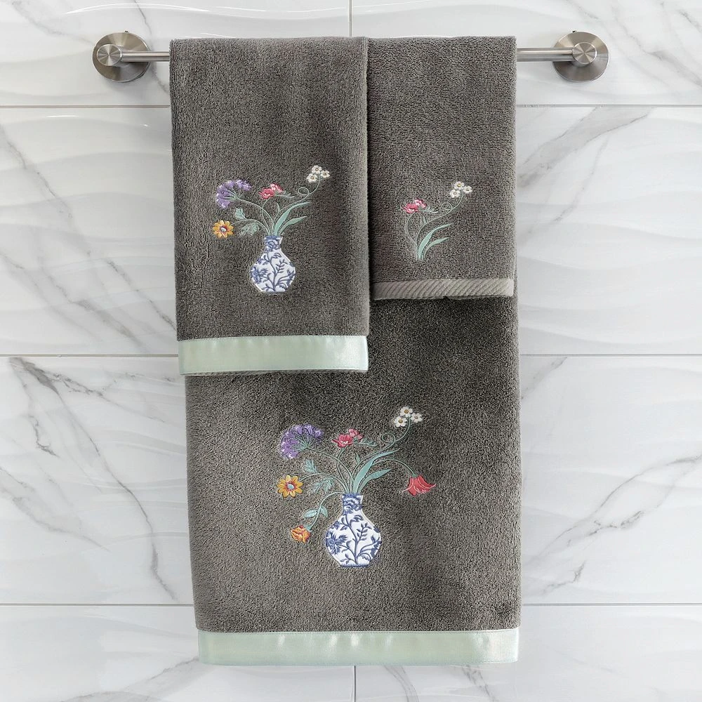 Linum Home Textiles Turkish Cotton Stella 4-piece Embellished Towel Set 4 Linum Home Textiles Turkish Cotton Stella 4-piece Embellished Towel Set - Image 2